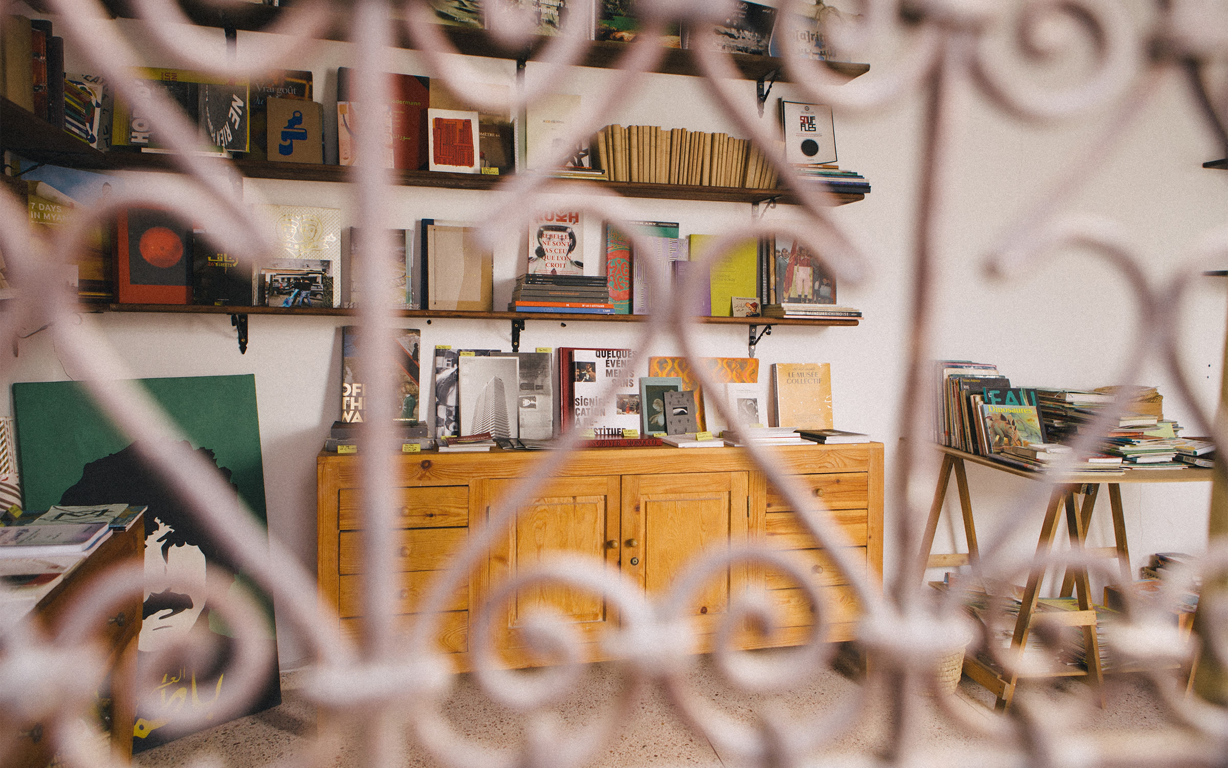 The library at LE 18. Photograph by Yasmine Hatimi for Art Basel.